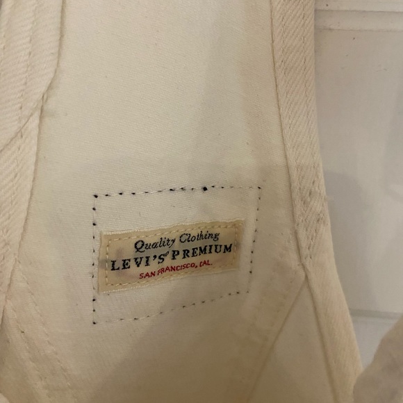 Levi's Women's Premium Vintage Shortalls - Picture 5 of 6